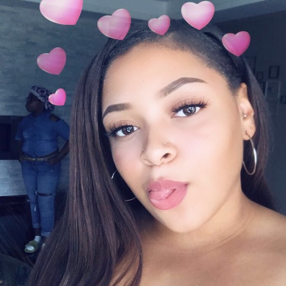 Profile Picture of Jada Quinn (@jadaquinn) on Poshmark