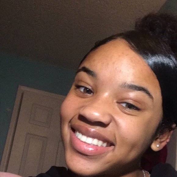 Profile Picture of Genesis Griffin (@genesis_griffin) on Poshmark