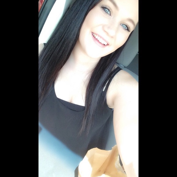 Profile Picture of Brianna Laninga (@blaninga) on Poshmark