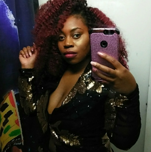 Profile Picture of Thomasina Robinson (@simply_beautie4) on Poshmark