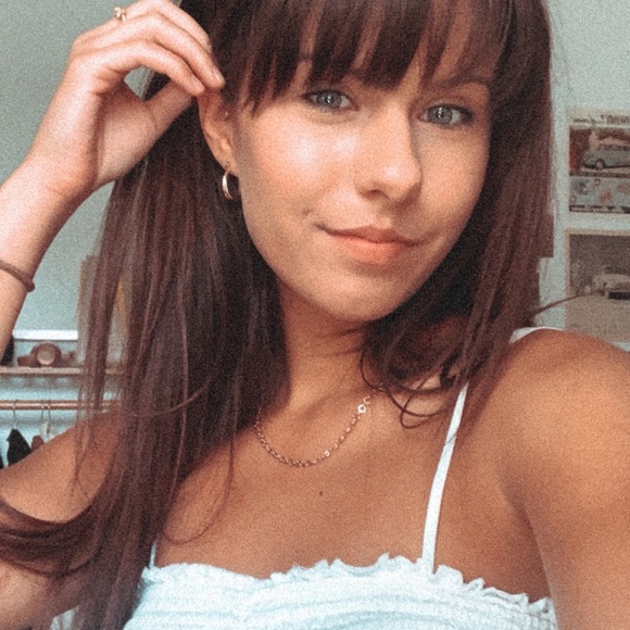 Profile Picture of Madeline Behee (@madelinebehee) on Poshmark