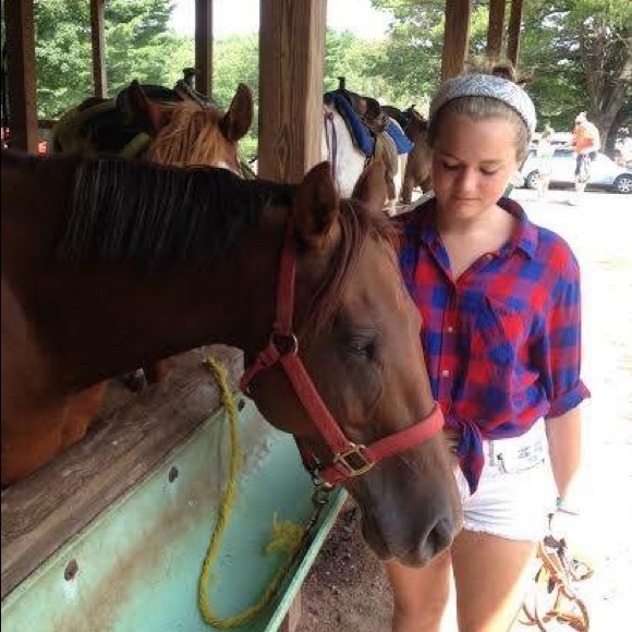 Profile Picture of Mackenzie Graham (@kenzigrraham) on Poshmark