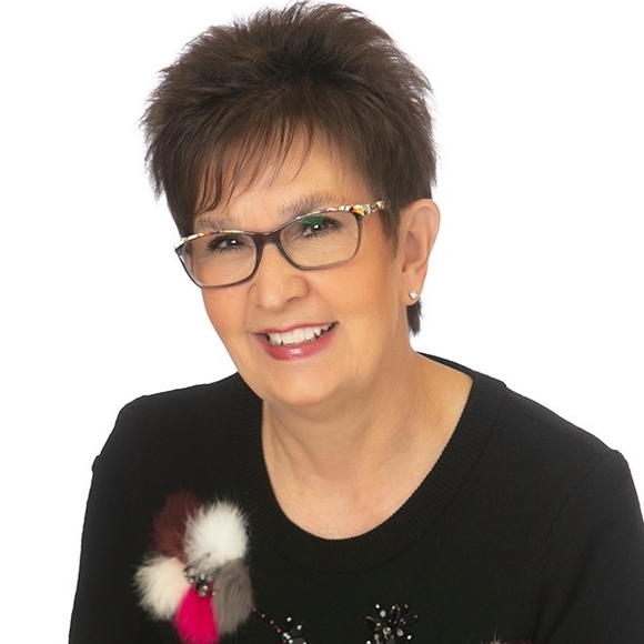 Profile Picture of Jeanette Rachuig (@jrachuig) on Poshmark