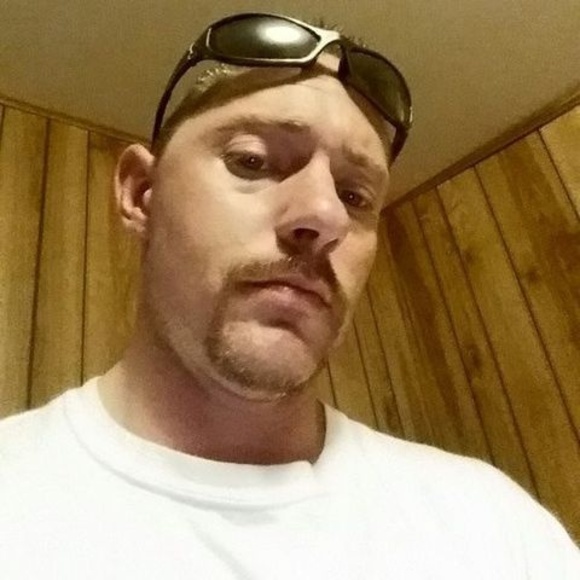 Profile Picture of David Albertson (@davpnt) on Poshmark