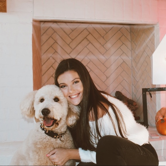 Profile Picture of Sarah Saulters (@sgsault) on Poshmark