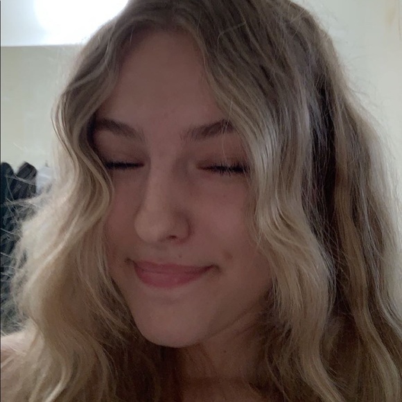 Profile Picture of Gwyneth Doyon (@23doyon) on Poshmark