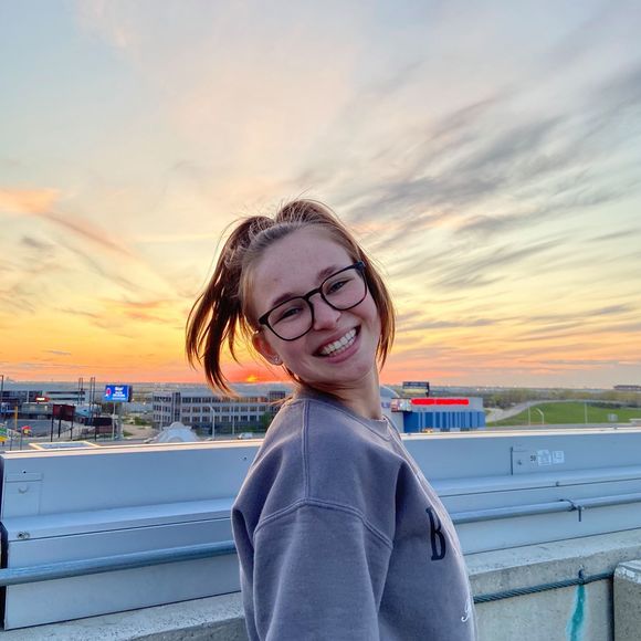 Profile Picture of Kinga Kochanowski (@kiniakocha) on Poshmark