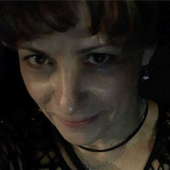 Profile Picture of Tami Sharp (@tamisharp) on Poshmark