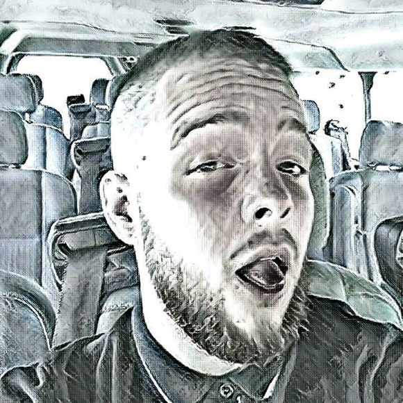 Profile Picture of Alex Malinowski (@alexmali23) on Poshmark