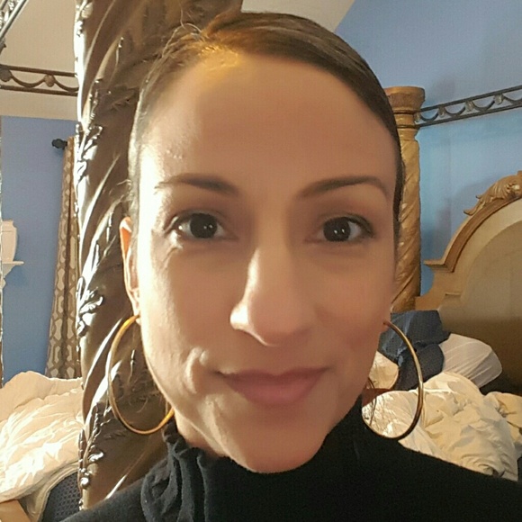 Profile Picture of Darlene Mishkin (@gone2israel) on Poshmark
