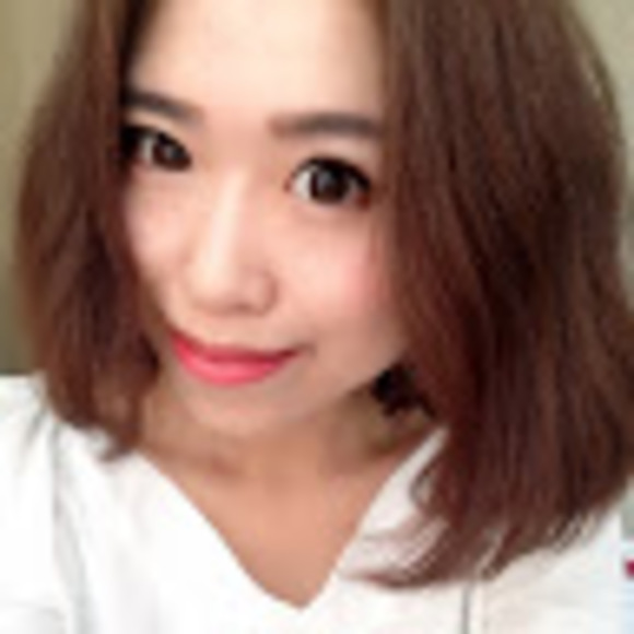 Profile Picture of Yunfei Li (@yunfeili) on Poshmark