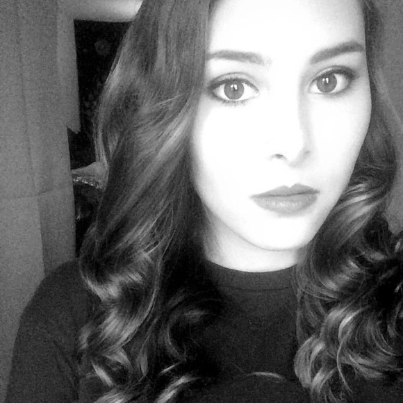 Profile Picture of Carly Giarrusso (@carlygiarrusso) on Poshmark