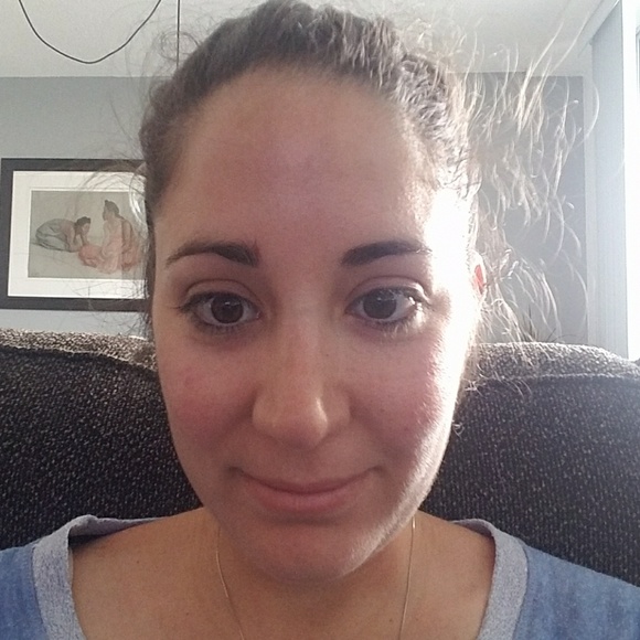 Profile Picture of Ana Cupello (@anacupello) on Poshmark