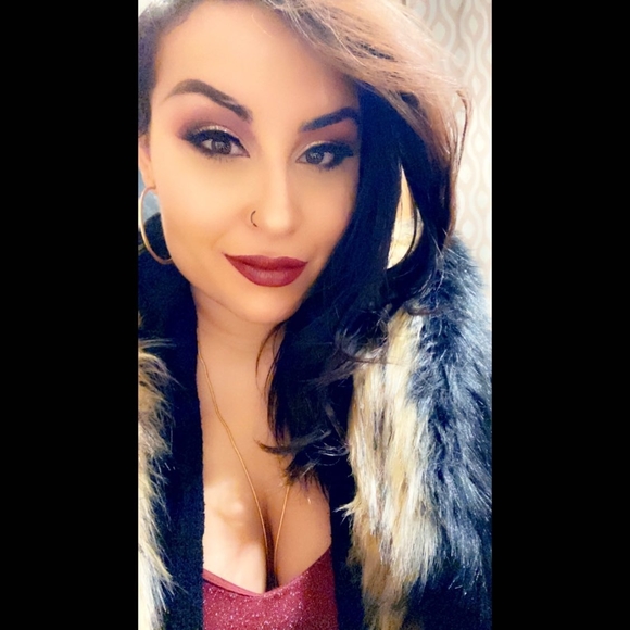 Profile Picture of Crystalynn Ortiz (@crystalynnortiz) on Poshmark