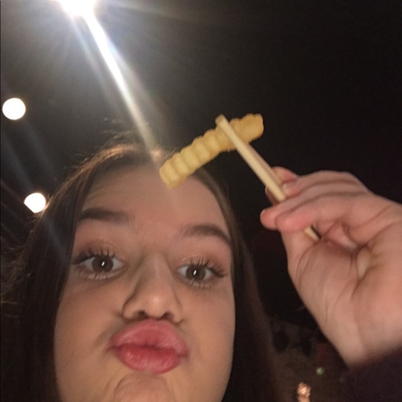 Profile Picture of Des Pyburn (@dmoneydes) on Poshmark