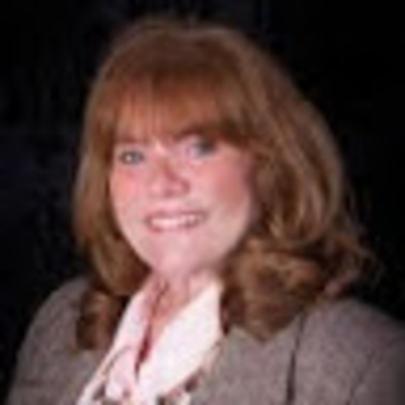 Profile Picture of Teresa Hogrefe (@teresahogrefe) on Poshmark