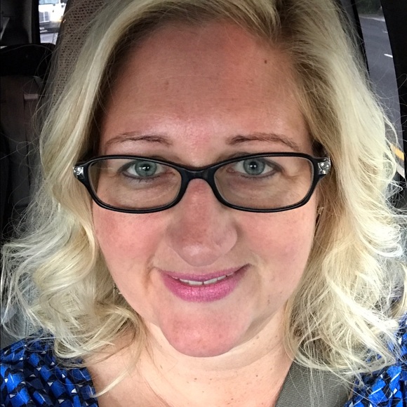 Profile Picture of Robin Daniel (@rdaniel75) on Poshmark