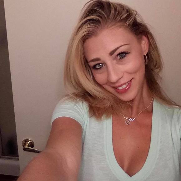 Profile Picture of Candi Wilson (@willcandy188) on Poshmark