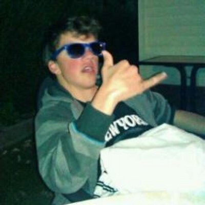 Profile Picture of John Bottle (@johnny3bottles) on Twitter
