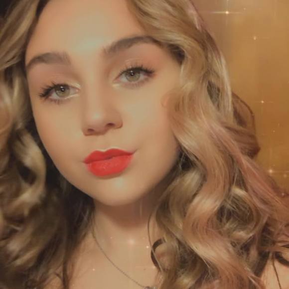 Anna Aalberg - Poshmark Profile Picture of Anna Aalberg (@aalberg3) on Poshmark