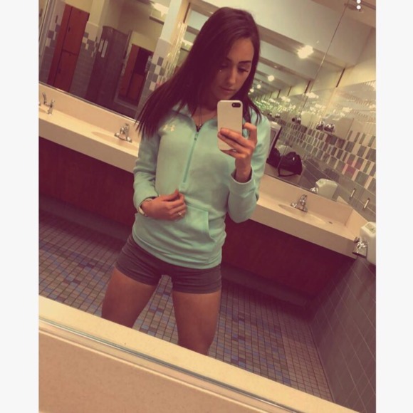 Profile Picture of Taylor Pitner (@taylormarietta1) on Poshmark