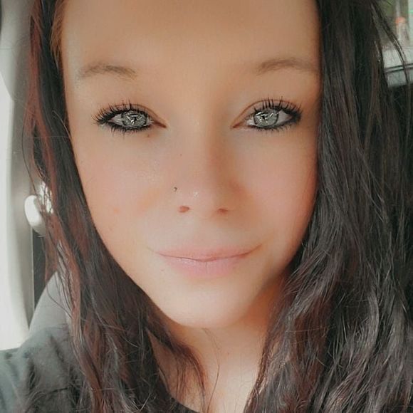 Profile Picture of Breanna Peterson (@bluedreams420) on Poshmark