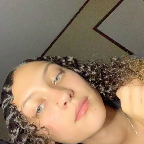 Profile Picture of Kaylee Locklear (@kayleelocklear) on Poshmark