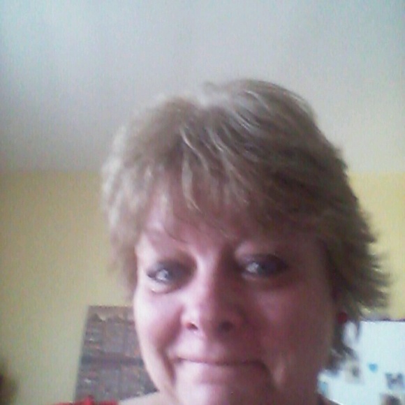 Profile Picture of Beth Labaire (@bethlabaire) on Poshmark