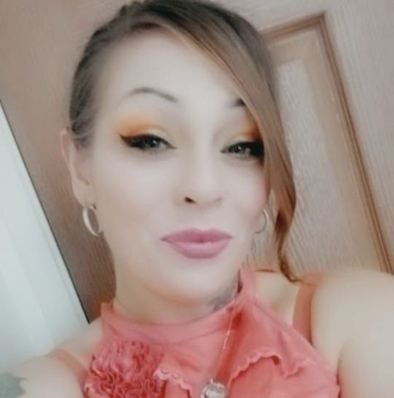 Profile Picture of Rebecca Cupler (@rewutz1986) on Poshmark