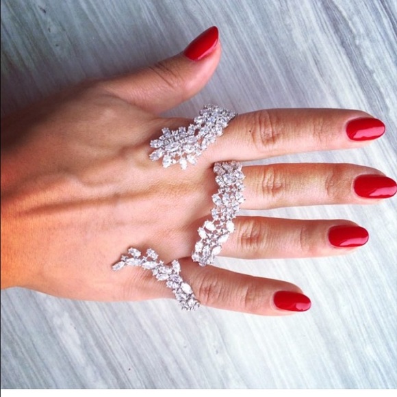 Profile Picture of Sarah Jassim (@sarahmj92) on Poshmark