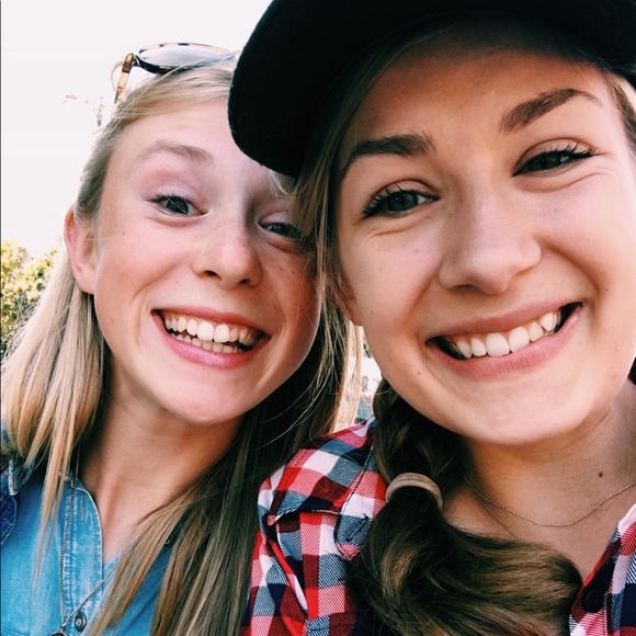 Profile Picture of Hannah Klewin (@hannah_klewin) on Poshmark