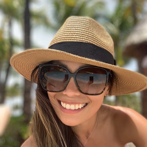 Profile Picture of Carla Hodges (@carlarey10) on Poshmark