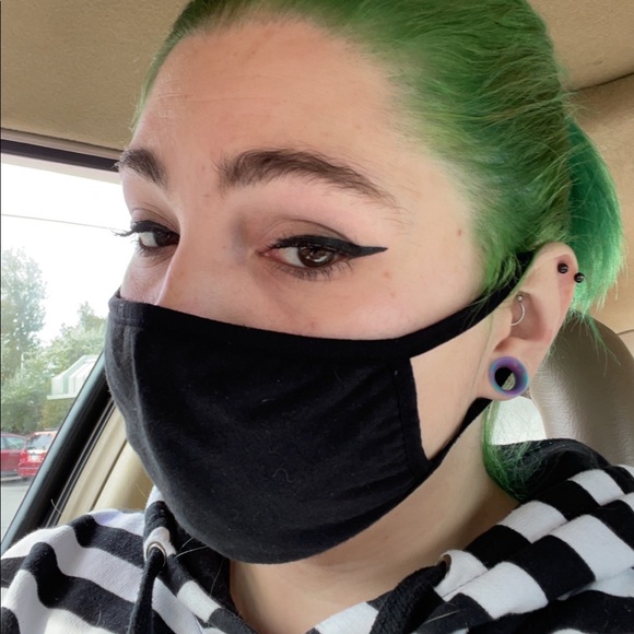 Profile Picture of Grace Clemenson (@graceclemenson) on Poshmark