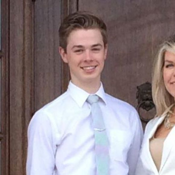 Profile Picture of Drew Hendrickson (@drewhendrickson) on Poshmark