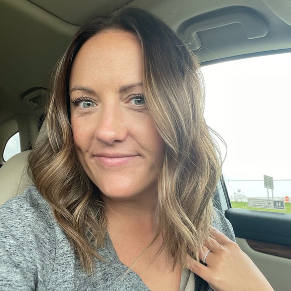 Profile Picture of Danielle Goldfarb (@dgoldfarb) on Poshmark