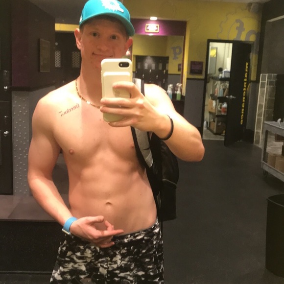 Profile Picture of Brett Moore (@brett_moore1) on Poshmark
