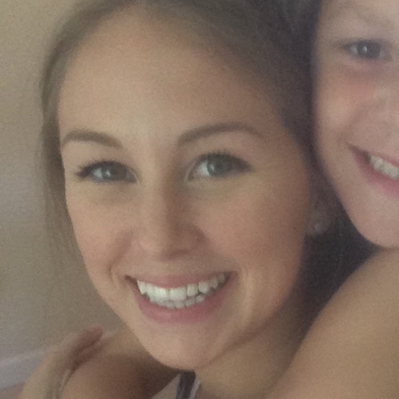 Profile Picture of Amber Burfeindt (@amberlynn739) on Poshmark