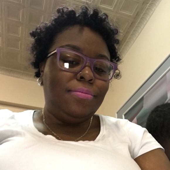 Profile Picture of Sher-vonda Evans (@shayrenee88) on Poshmark