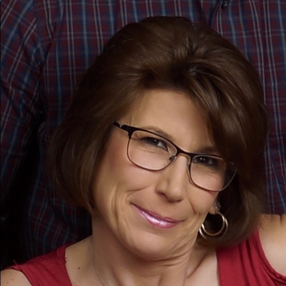 Profile Picture of Crystal Gillispie (@cgillispie1977) on Poshmark