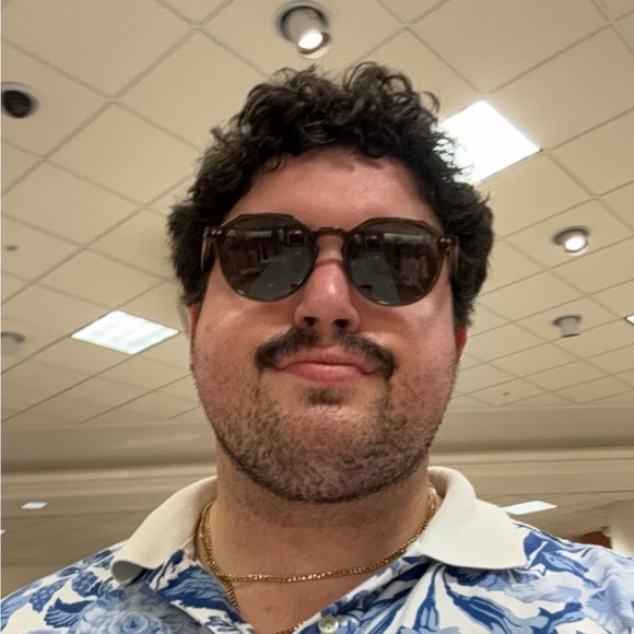 Profile Picture of Jonah Goodrich (@jonahgoodriiich) on Poshmark