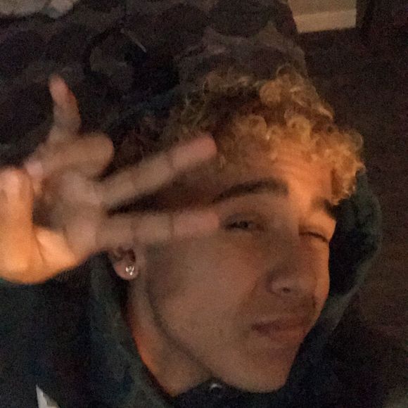 Profile Picture of Luis Gerena (@luisgerenaa) on Poshmark