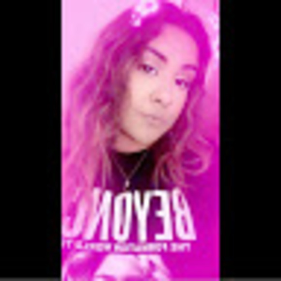 Profile Picture of Miranda Chavez (@mirandanicole_2) on Poshmark