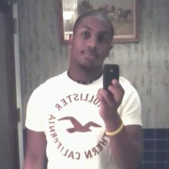 Profile Picture of Eric Duncan (@duncaneric20) on Poshmark