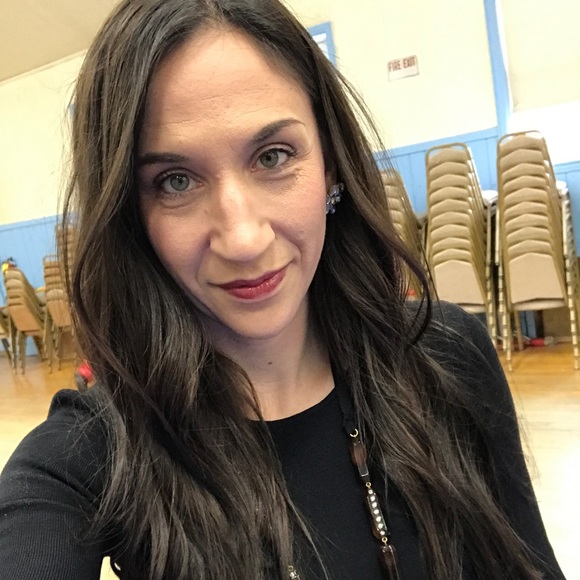 Profile Picture of Eva B (@evakivs) on Poshmark