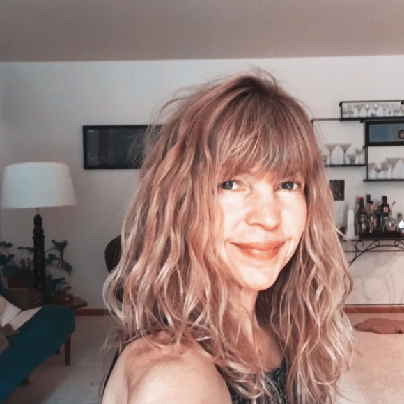 Profile Picture of Tamara Conrad (@tamtamcon) on Poshmark