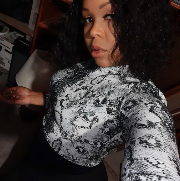 Profile Picture of Le meisha Ruvalcaba (@leeruval) on Poshmark