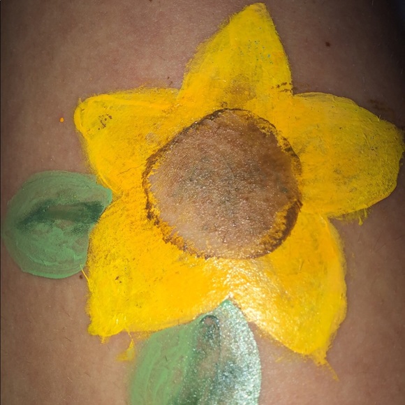 Profile Picture of Hope Schaefer (@hopeyeah) on Poshmark