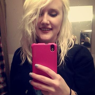Profile Picture of Taylor Siebert (@renee_siebert) on Twitter