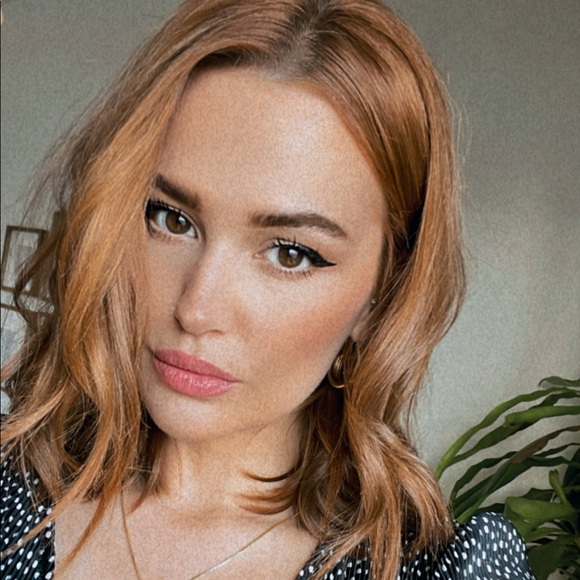 Profile Picture of Chloé Lafond (@lafondchloe) on Poshmark