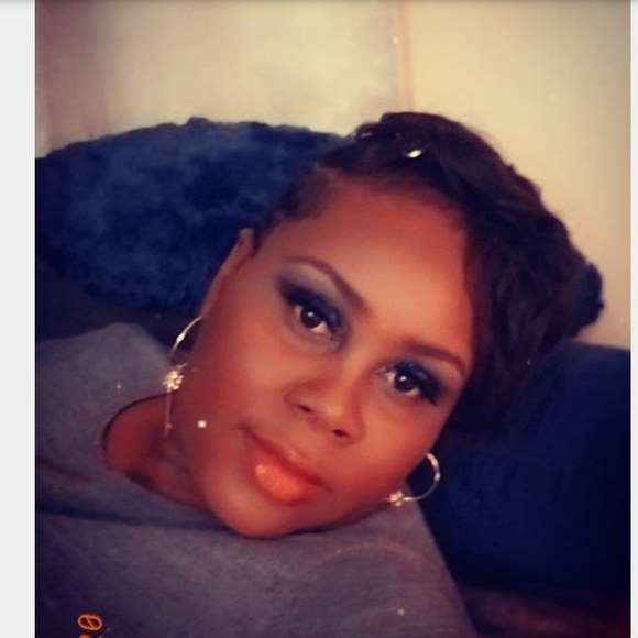 Profile Picture of Nicole Kerridge (@numbr1hotgurl) on Poshmark